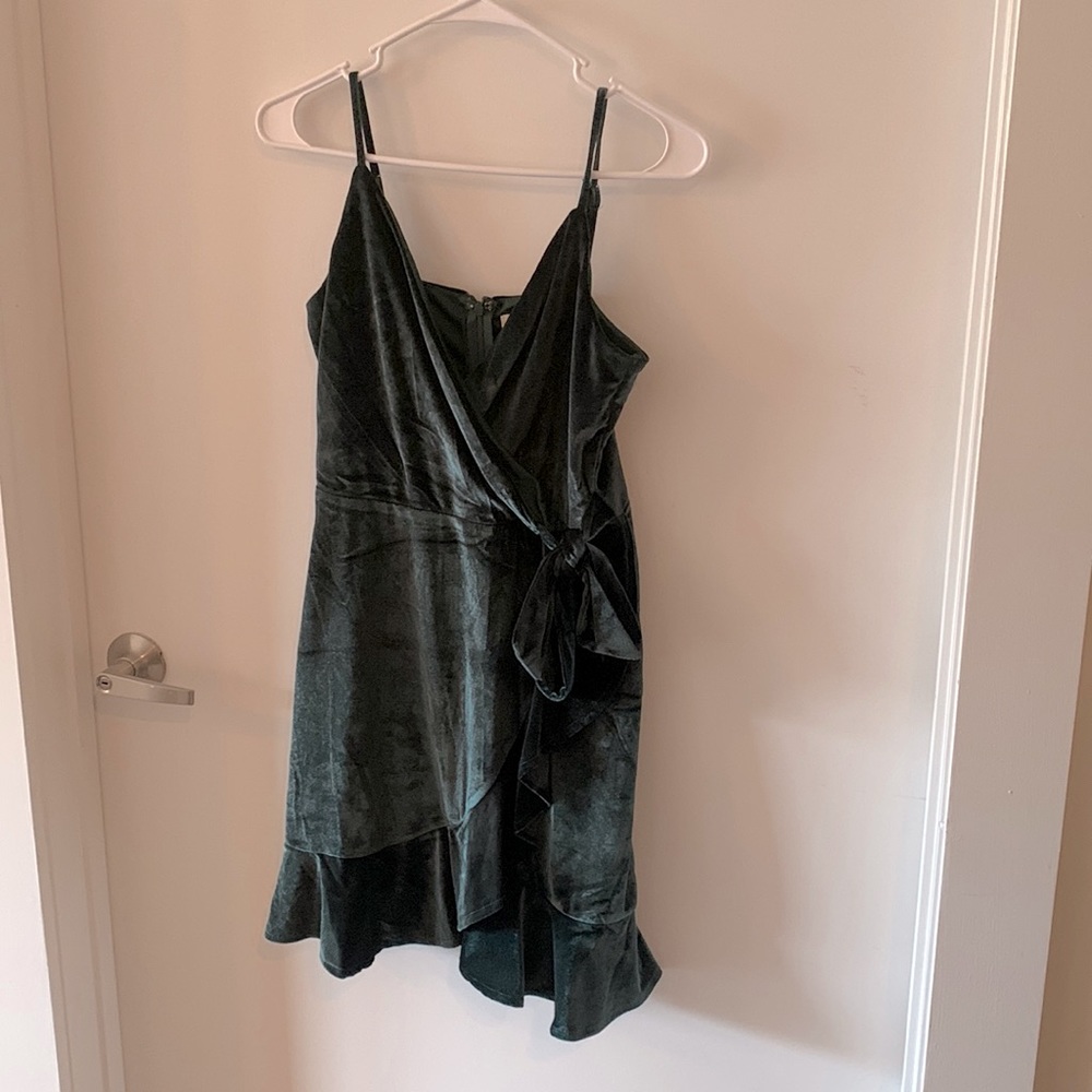 Large forest green magnolia tie dress